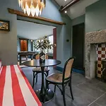 Grove House Сasa de vacaciones *